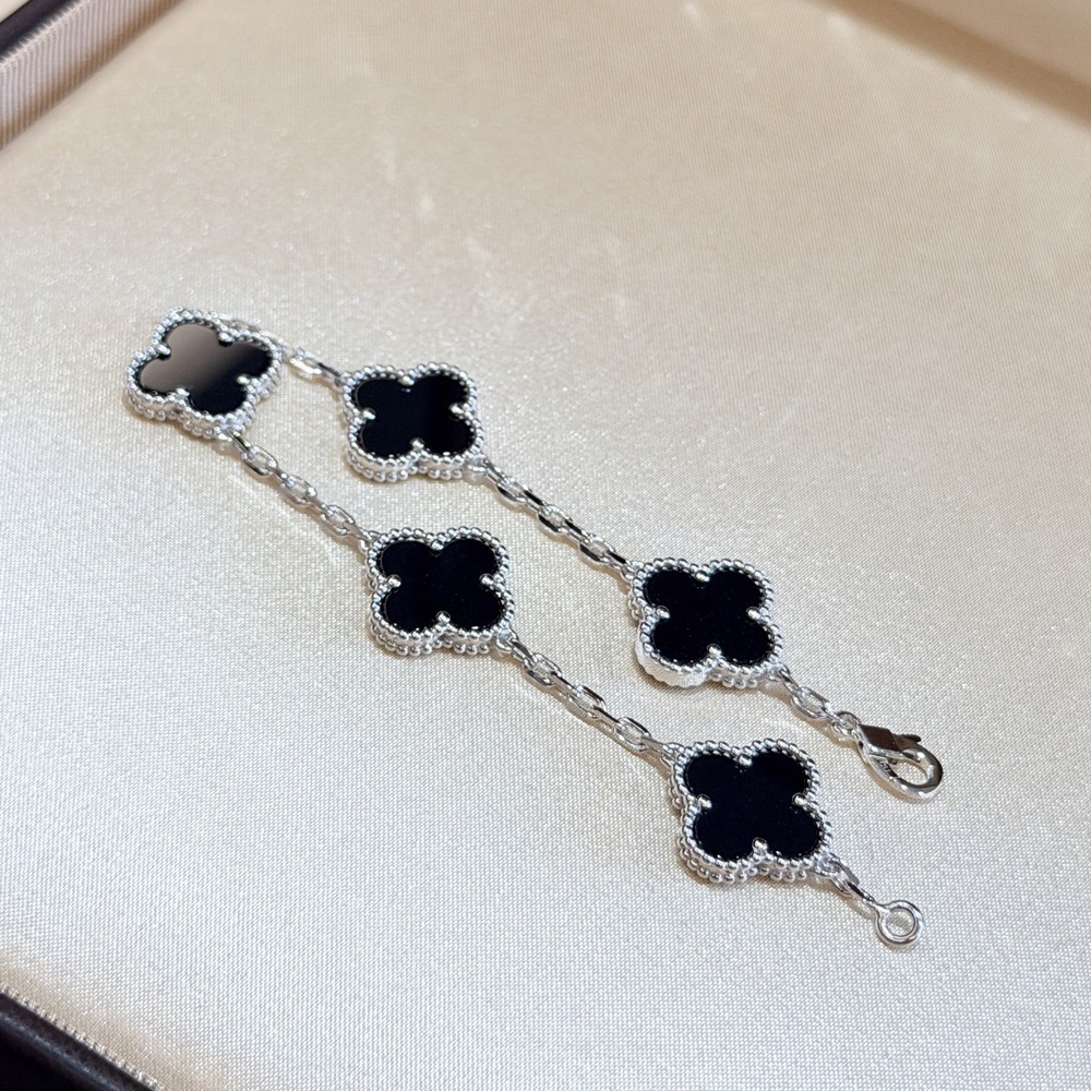 ▫️VCA▫️Silver and Black Four-Leaf Clover Bracelet